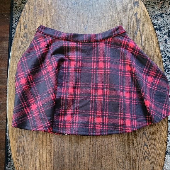 Hot Topic Black & Red Plaid O-Ring Skater Skirt Size Junior's Large - Picture 7 of 10